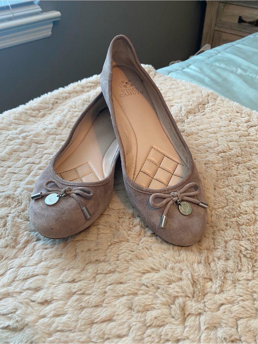 🌸 Vince Camuto Taupe Suede Bow Ballet Flats with Charm